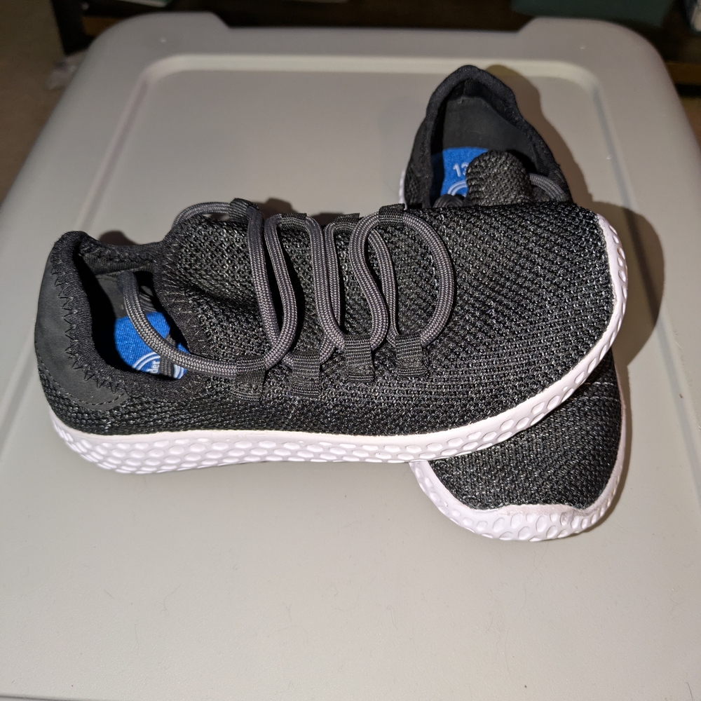 Wonder Nation Black Sneakers Lightweight Breathable Design